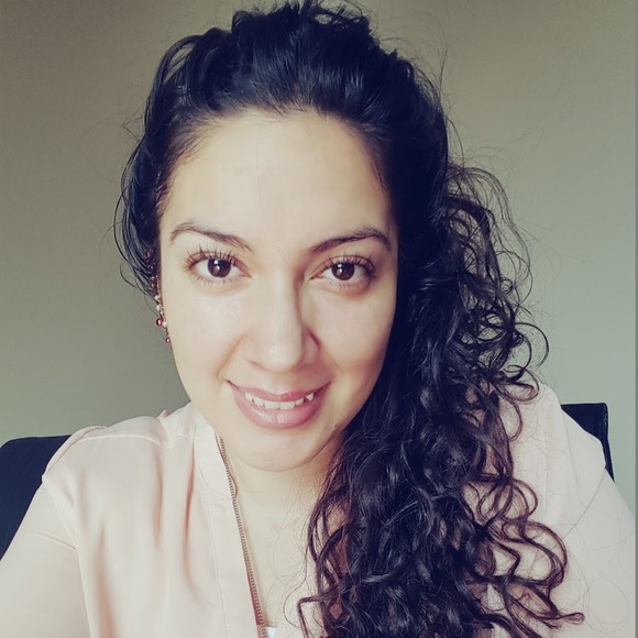 Meet your Posher, Karen - Picture 2 of 2